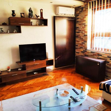 V2 With Love - Vintage Modern And Spacious ベオグラード エクステリア 写真